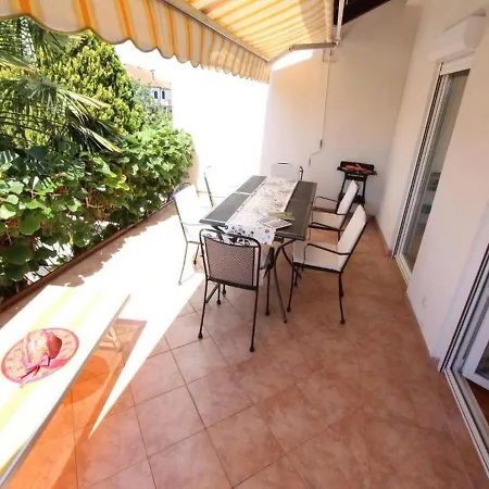 Frane Apartment *