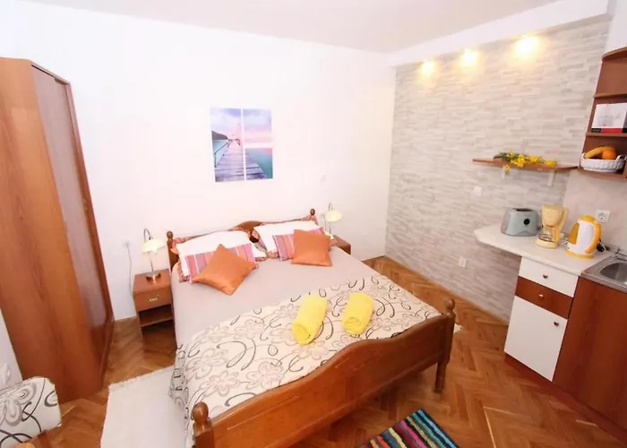 Apartment Frane